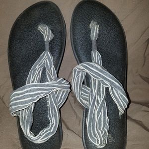 sanuk sandals size 11